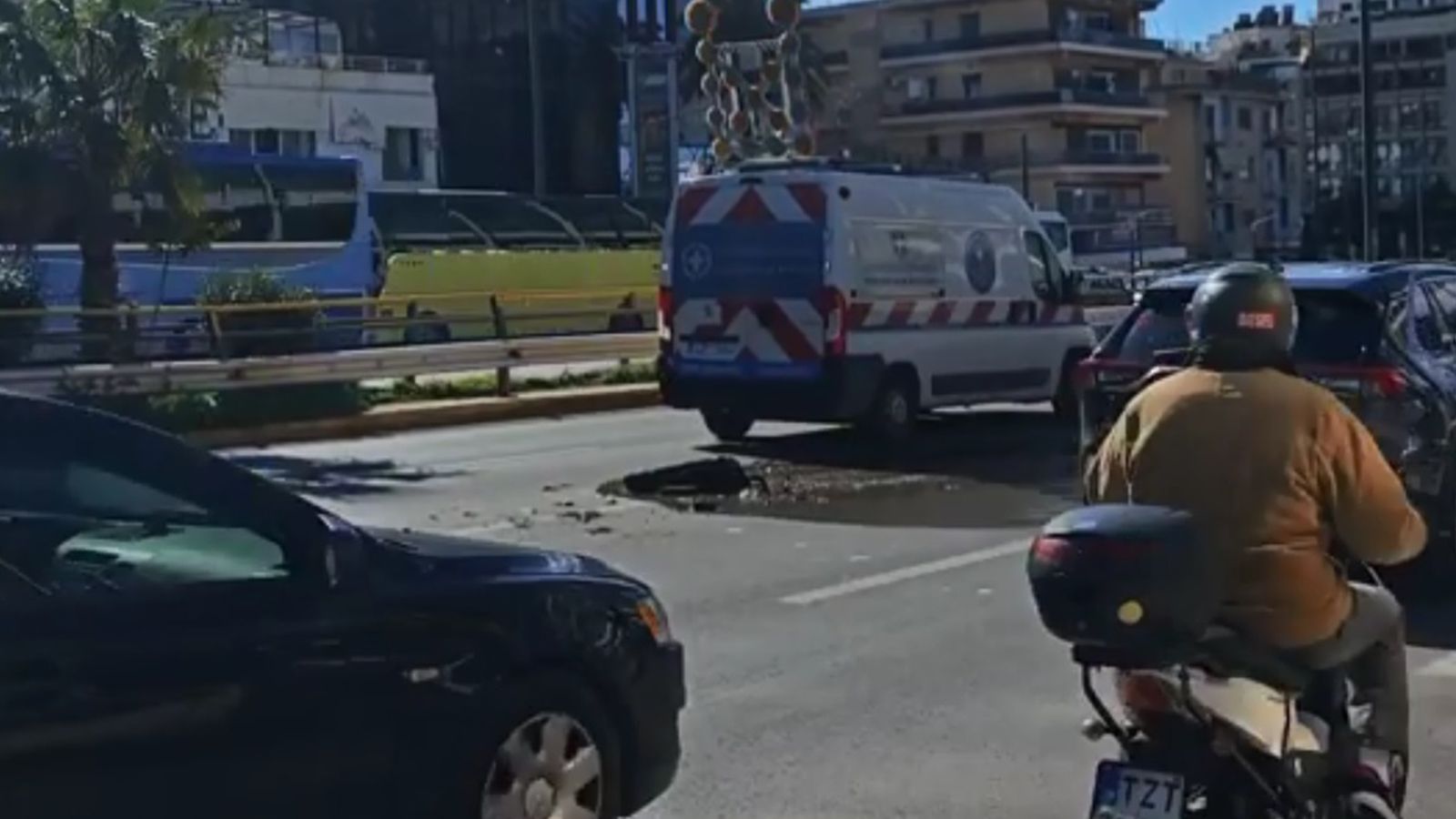 Εικόνες από το σημείο.